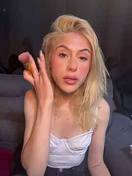 Lia-firee online show from June 11, 2026, 2:53 am