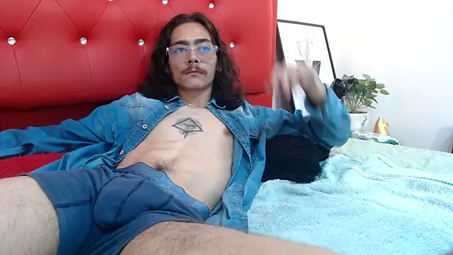 Snapshot of bigcock_robert chatting on June 18, 2026, 7:30 pm bigcock robert online show from June 18, 2026, 7:30 pm
