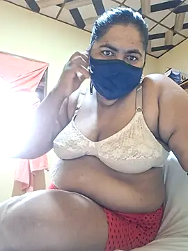 Snapshot of RosiBaby_S chatting on August 3, 2026, 4:31 am RosiBaby S online show from August 3, 2026, 4:31 am