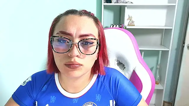 Snapshot of Hannahh_ chatting on June 19, 2026, 3:45 am Hannahh online show from June 19, 2026, 3:45 am