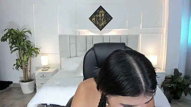 Martina evan online show from June 14, 2026, 10:38 am