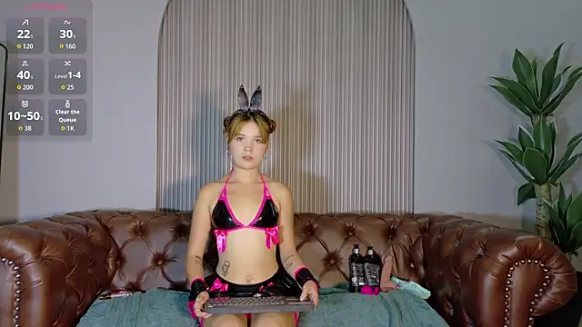 Snapshot of Lilii_Peach chatting on July 2, 2026, 12:33 am Lilii Peach online show from July 2, 2026, 12:33 am