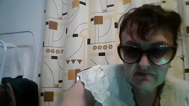 Snapshot of ErikaXShine chatting on June 12, 2026, 6:27 pm ErikaXShine online show from June 12, 2026, 6:27 pm