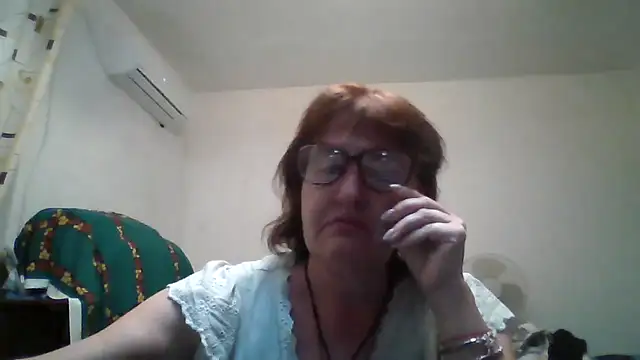Snapshot of ErikaXShine chatting on July 4, 2026, 5:28 pm ErikaXShine online show from July 4, 2026, 5:28 pm