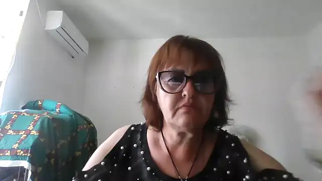 Snapshot of ErikaXShine chatting on June 28, 2026, 12:00 pm ErikaXShine online show from June 28, 2026, 12:00 pm