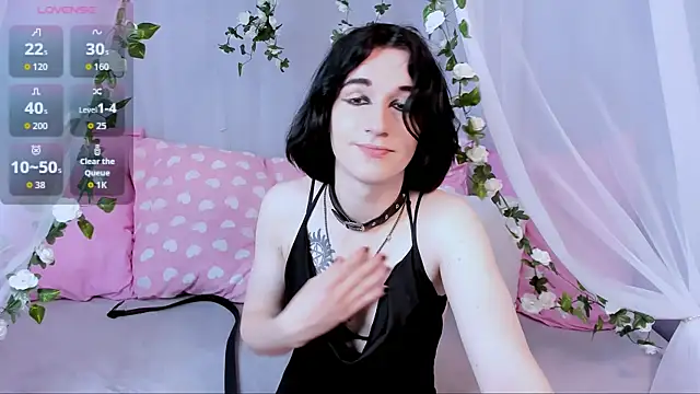 MickeQuinee online show from June 8, 2026, 10:05 am
