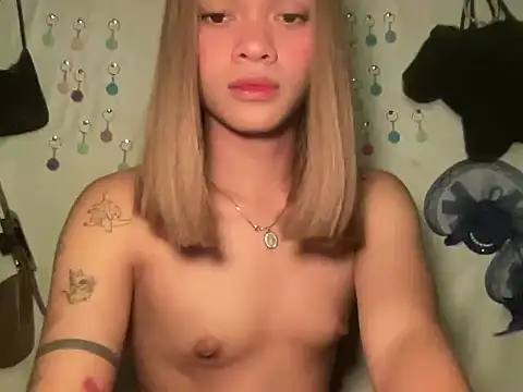 Justine0419 online show from July 28, 2026, 3:21 pm