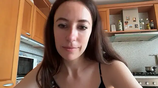 Snapshot of Flamingo_Queen chatting on June 26, 2026, 5:35 am Flamingo Queen online show from June 26, 2026, 5:35 am