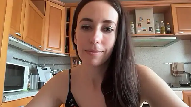Snapshot of Flamingo_Queen chatting on July 14, 2026, 10:32 am Flamingo Queen online show from July 14, 2026, 10:32 am