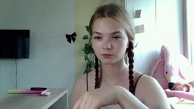 Snapshot of AvrilGillig chatting on July 10, 2026, 1:00 pm AvrilGillig online show from July 10, 2026, 1:00 pm
