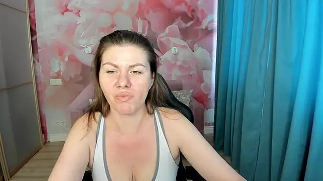 Snapshot of LunaKissesx chatting on July 24, 2026, 12:45 pm LunaKissesx online show from July 24, 2026, 12:45 pm
