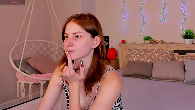 Lilli Rivera online show from June 14, 2026, 1:02 am