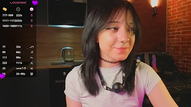 Snapshot of yuriski_ chatting on June 9, 2026, 5:47 pm yuriski online show from June 9, 2026, 5:47 pm