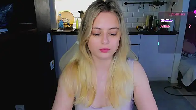 blonde kellyy online show from June 17, 2026, 2:22 am