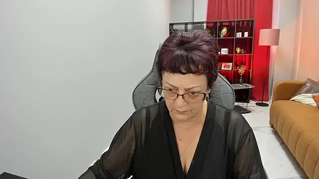 Snapshot of IsoldeMirevain chatting on June 18, 2026, 11:26 am IsoldeMirevain online show from June 18, 2026, 11:26 am