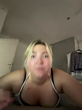 LauraStarr online show from July 13, 2026, 4:39 pm