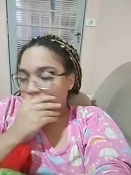 Snapshot of Esquetadinhas chatting on June 17, 2026, 11:25 pm Esquetadinhas online show from June 17, 2026, 11:25 pm