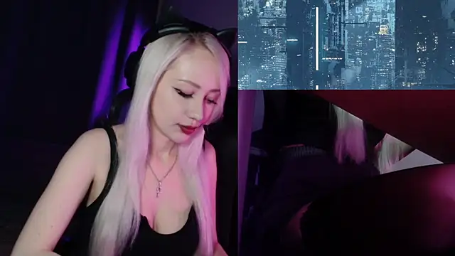 Snapshot of roxxyrowe chatting on July 18, 2026, 11:13 pm roxxyrowe online show from July 18, 2026, 11:13 pm