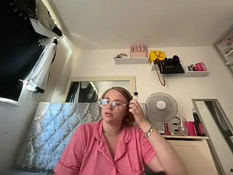 Snapshot of Violetsinxx chatting on June 23, 2026, 1:31 pm Violetsinxx online show from June 23, 2026, 1:31 pm