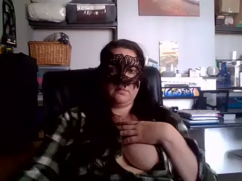 Snapshot of lucyladybug chatting on August 7, 2026, 12:33 pm lucyladybug online show from August 7, 2026, 12:33 pm
