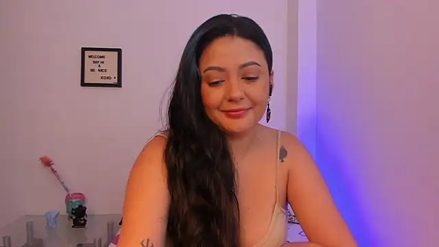 LauraToro  online show from February 18, 2026, 12:30 am