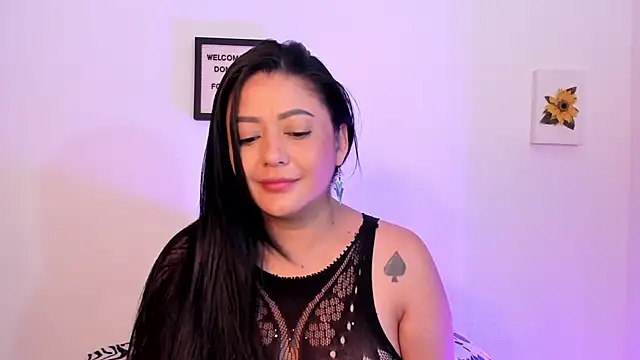 Snapshot of LauraToro_ chatting on July 31, 2026, 1:32 pm LauraToro online show from July 31, 2026, 1:32 pm
