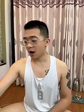 Snapshot of iamtobias chatting on July 13, 2026, 12:04 pm iamtobias online show from July 13, 2026, 12:04 pm