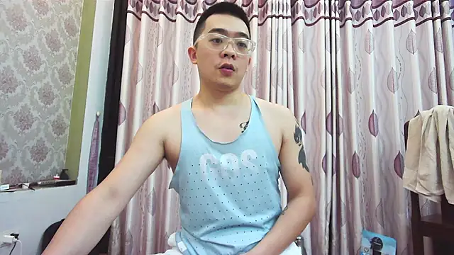 Snapshot of iamtobias chatting on July 14, 2026, 1:17 pm iamtobias online show from July 14, 2026, 1:17 pm