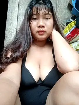 Emelyzz online show from July 9, 2026, 3:29 am