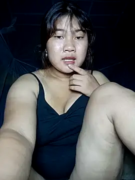 Emelyzz online show from June 21, 2026, 3:18 pm