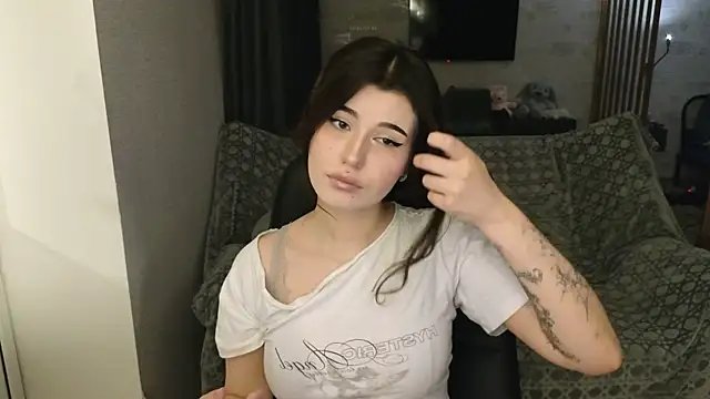 Snapshot of SolanaFlipper chatting on June 23, 2026, 7:23 pm SolanaFlipper online show from June 23, 2026, 7:23 pm