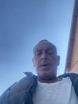 Snapshot of GeldenKuy chatting on August 5, 2026, 12:32 pm GeldenKuy online show from August 5, 2026, 12:32 pm