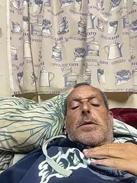Snapshot of GeldenKuy chatting on June 24, 2026, 8:28 pm GeldenKuy online show from June 24, 2026, 8:28 pm