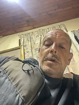 Snapshot of GeldenKuy chatting on July 12, 2026, 6:31 pm GeldenKuy online show from July 12, 2026, 6:31 pm