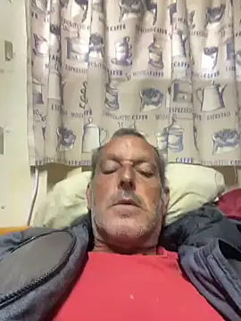Snapshot of GeldenKuy chatting on June 30, 2026, 2:17 pm GeldenKuy online show from June 30, 2026, 2:17 pm
