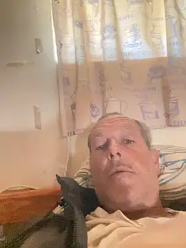 Snapshot of GeldenKuy chatting on June 22, 2026, 9:28 am GeldenKuy online show from June 22, 2026, 9:28 am