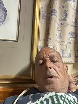 Snapshot of GeldenKuy chatting on July 9, 2026, 7:35 pm GeldenKuy online show from July 9, 2026, 7:35 pm