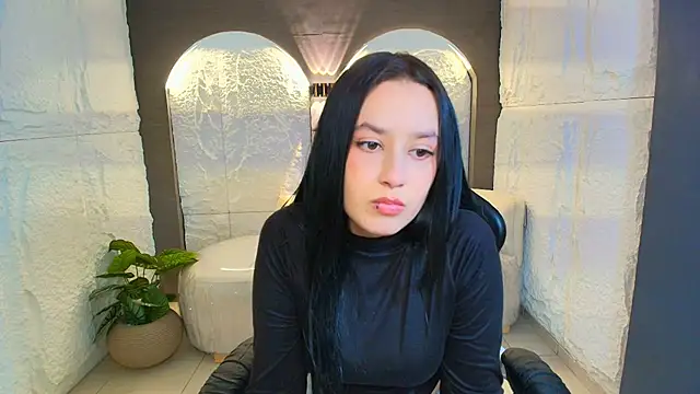 Snapshot of Aleja_r_ chatting on July 21, 2026, 7:37 pm Aleja r online show from July 21, 2026, 7:37 pm