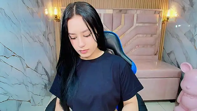 Snapshot of Aleja_r_ chatting on June 21, 2026, 12:22 pm Aleja r online show from June 21, 2026, 12:22 pm