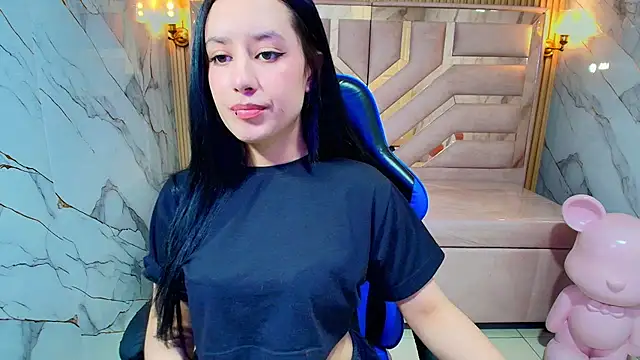 Snapshot of Aleja_r_ chatting on July 4, 2026, 8:13 pm Aleja r online show from July 4, 2026, 8:13 pm