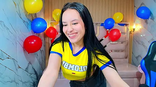 Snapshot of Aleja_r_ chatting on June 27, 2026, 8:15 pm Aleja r online show from June 27, 2026, 8:15 pm