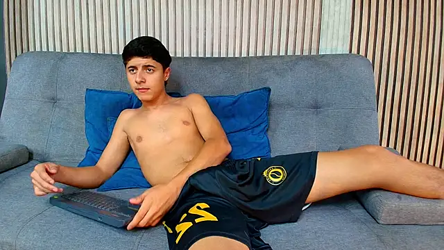 Snapshot of Justin_ortiz chatting on June 12, 2026, 7:00 pm Justin ortiz online show from June 12, 2026, 7:00 pm