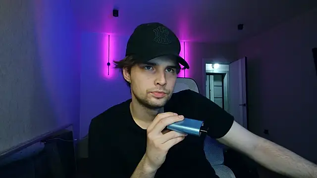 Snapshot of matthewglitch chatting on June 10, 2026, 6:09 pm matthewglitch online show from June 10, 2026, 6:09 pm