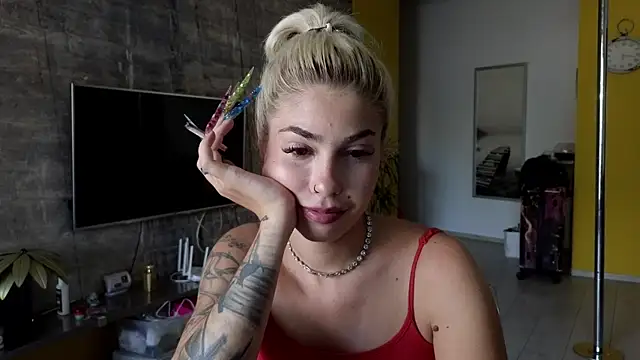 Snapshot of Sarahcamsx chatting on July 31, 2026, 2:47 pm Sarahcamsx online show from July 31, 2026, 2:47 pm