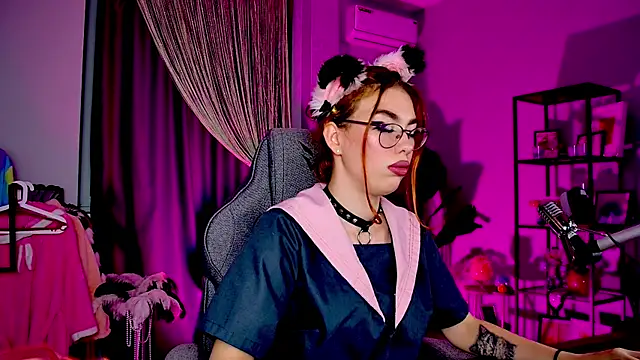 Snapshot of SeraphineDuskryn chatting on August 3, 2026, 8:04 pm SeraphineDuskryn online show from August 3, 2026, 8:04 pm