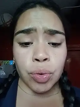 Snapshot of Violett_Cinnamon chatting on July 28, 2026, 10:42 pm Violett Cinnamon online show from July 28, 2026, 10:42 pm