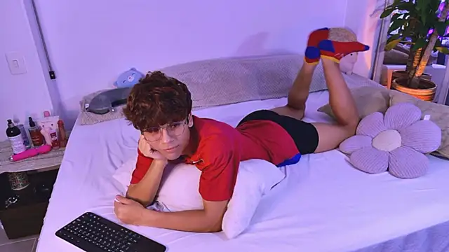 Snapshot of Samy_Twink chatting on July 1, 2026, 1:17 am Samy Twink online show from July 1, 2026, 1:17 am