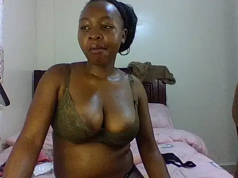 Snapshot of SweetHeat11 chatting on June 14, 2026, 2:57 am SweetHeat11 online show from June 14, 2026, 2:57 am