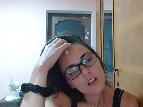 OliviaTheS online show from August 3, 2026, 10:25 pm