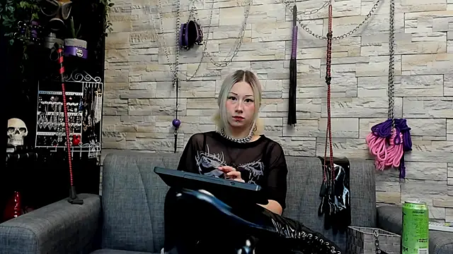 Miss Kaz online show from July 6, 2026, 1:01 am
